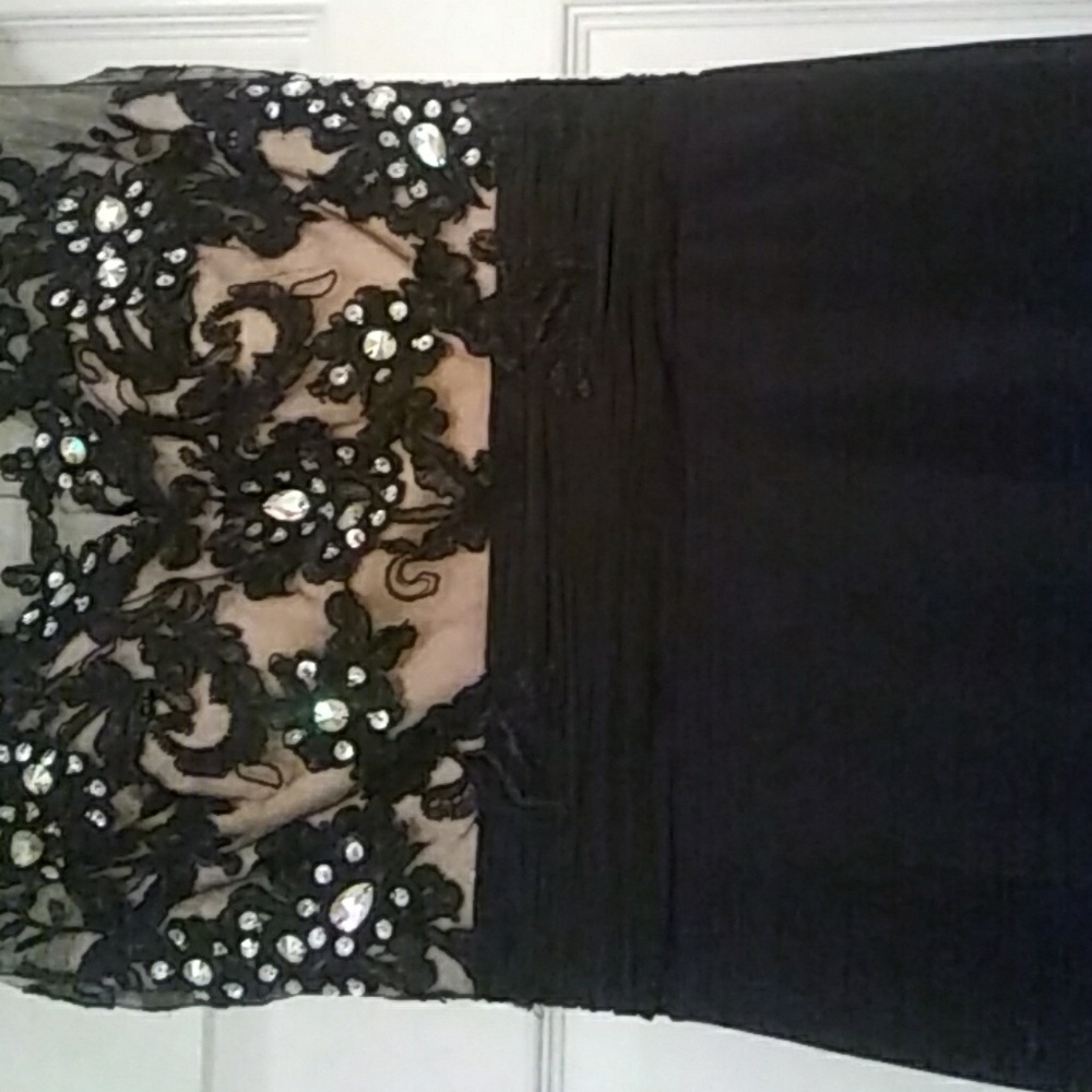 Formal gown - Picture 4 of 7